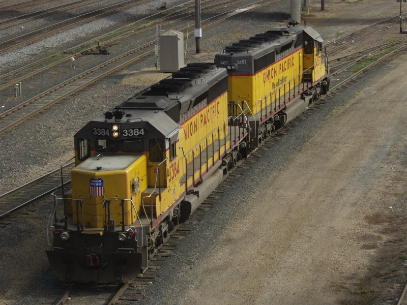 Nice pair of UP SD40's