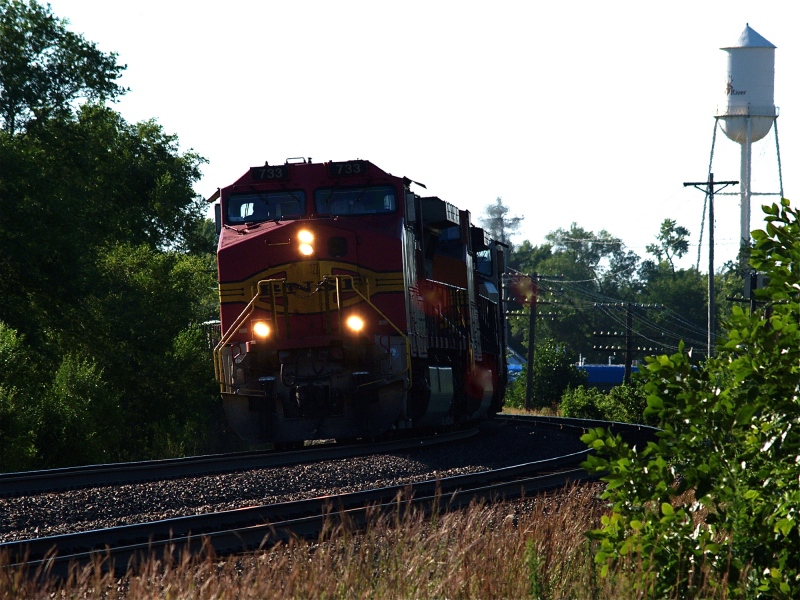 BNSF 733 leading