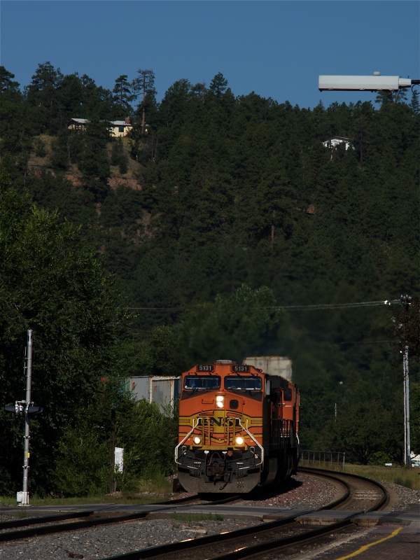 BNSF No. 5131 approaching the depot