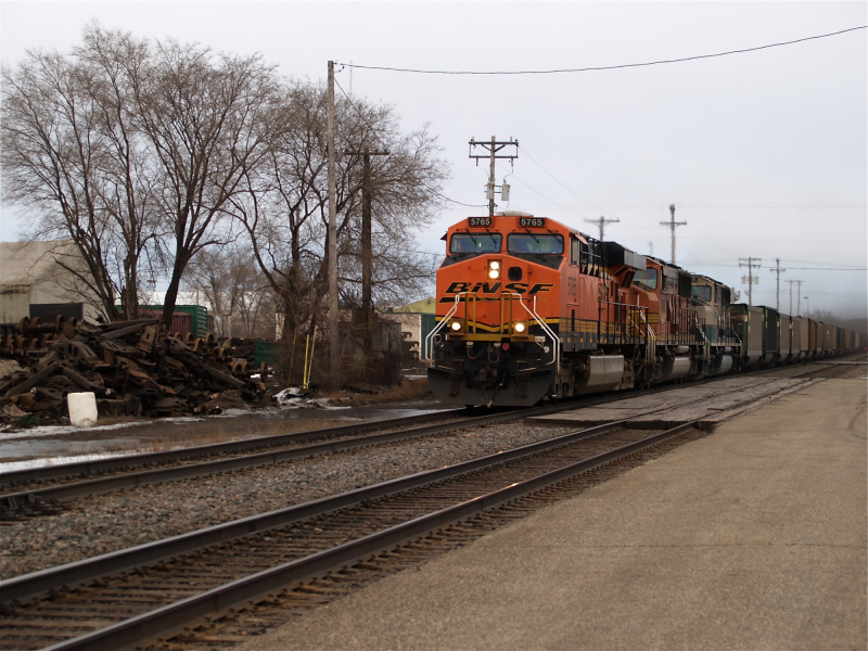 BNSF 5765