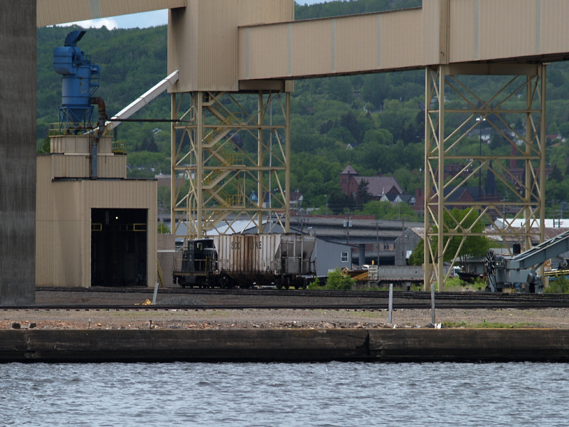 GE centre cab on grain working